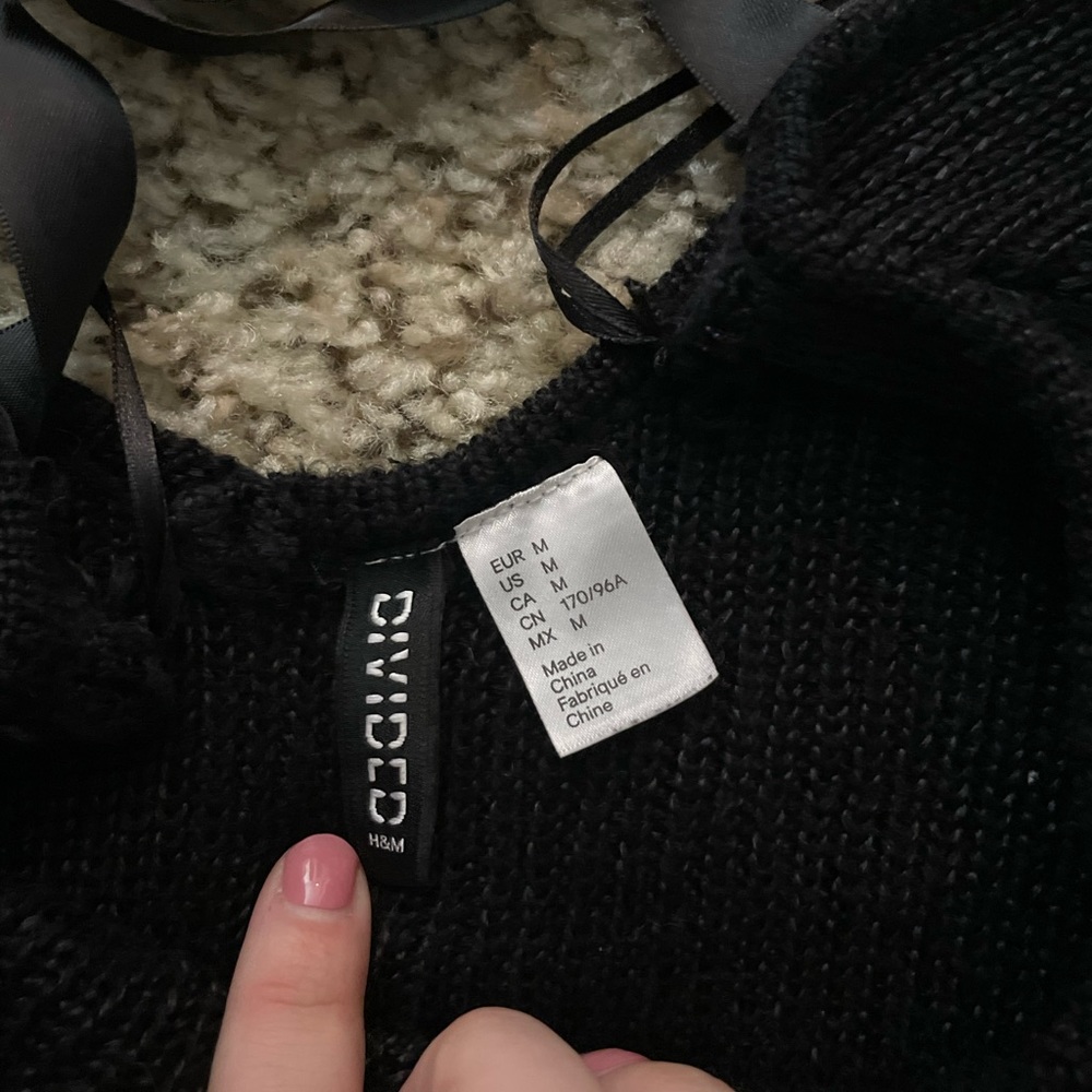 Black Knitted H&M open back sweater! Size Medium